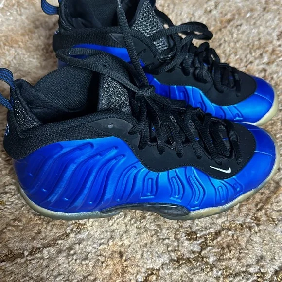 Neon royoal Nike foamposites Size 4.5y / 6w
